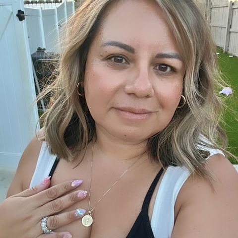 Glow By Vee, beauty salon in Victorville, CA